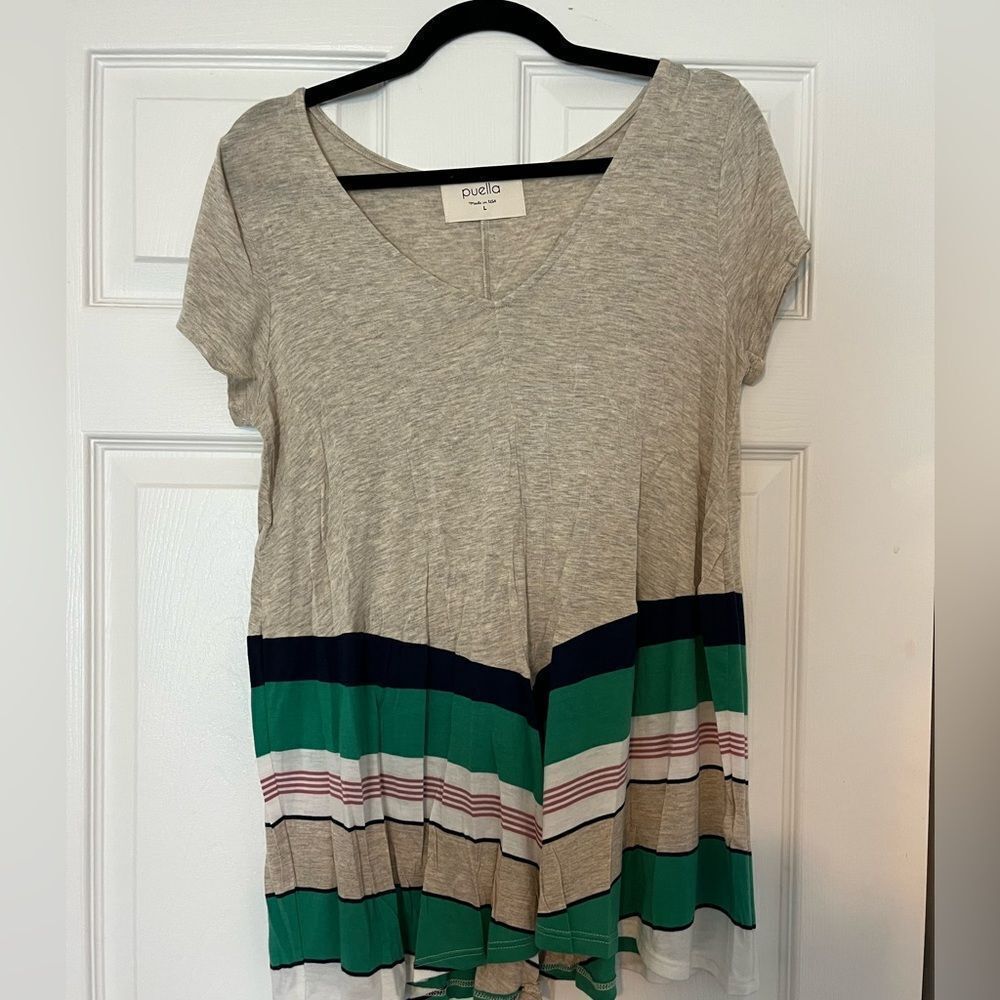Puella V-neck Shirt. Size Large.